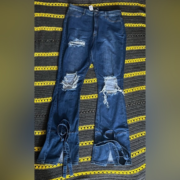 Fashion Nova Tall Tied To Tell Ya Distressed Flare Jeans - Dark Wash size 18 - Picture 2 of 6